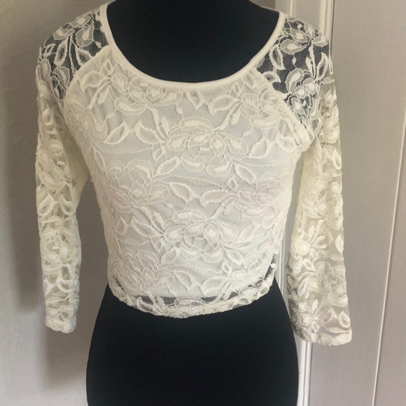Ladies NWT Guess White Lace 3/4 sleeve Crop Top - Size Small - Picture 1 of 6